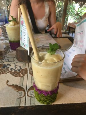 Banana smoothie at Earth Tone in Pai