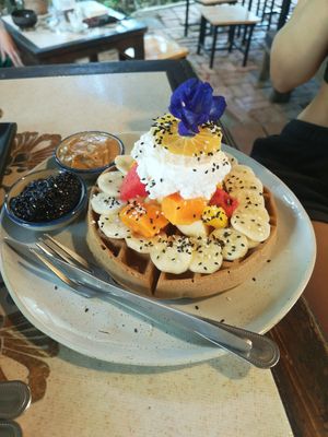 Waffles with loads of toppings at Earth Tone in Pai
