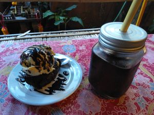 Passion fruit ice cream on top of brownie and tea at Earth Tone in Pai