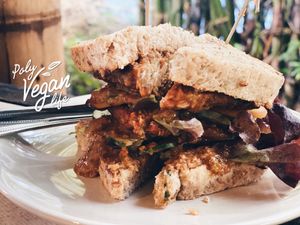 Tempeh Sandwich at Earth Tone in Pai