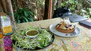 Mixed local salad and customised waffle at Earth Tone in Pai