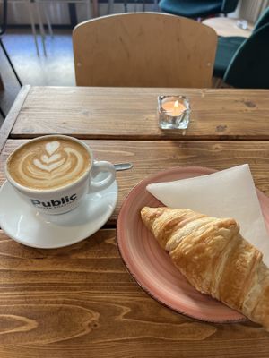 Vegan croissant & oat milk flat white   at Maria Café in Hamburg