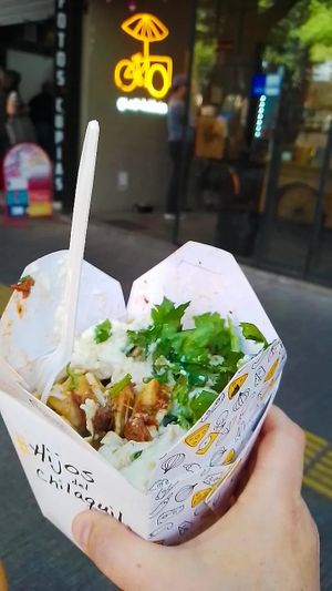 Salsa verde, pastor de soya, queso y crema de almendras, cebolla y cilantro at La Chilakleta - Félix Cuevas in Mexico City