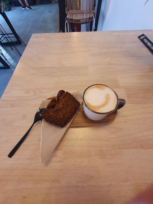 Banana bread + macchiati at PLANT SHACK - Santa Catalina in Mallorca