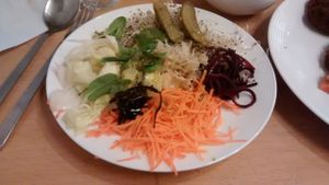 Healthy salad with fresh vegetables at Lemuria Halsa Skonhet in Stockholm