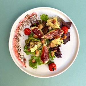 Figs & Halloumi salad at The Food Temple in Lisbon
