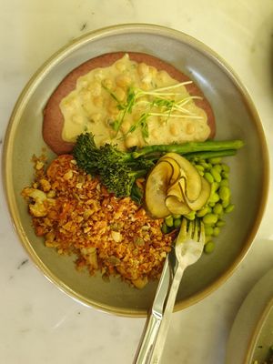Cauliflower with edamame and hummus at Wild Food in Barcelona