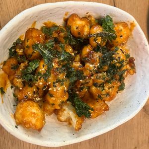 Coliflor tempurizada y glaseada con salsa agridulce  at Wild Food in Barcelona