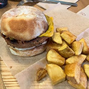 Hamburguesa casera de jackfruit  at Wild Food in Barcelona