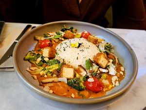 Tofu curry at Wild Food in Barcelona