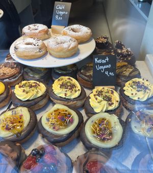 some vegan options  at Chök in Madrid