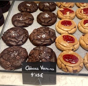Vegan cookies at Chök in Madrid