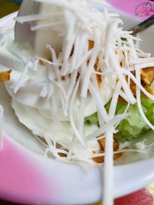 Kem xoi - sticky rice at Onetrip with Local in Hanoi