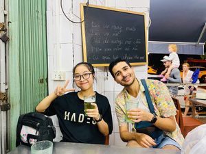 Bia hoi at Onetrip with Local in Hanoi