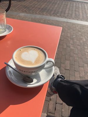 💚stikke lekkere koffie in de zon met uitzicht op het station   at Westhoff in Haarlem