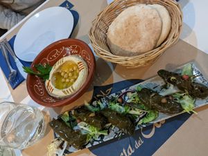 Hummus y Warak enab at Restaurante Puerta del Edén in Cadiz