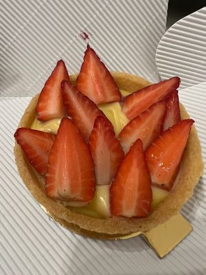 Tortina vegana crema e fragole  at Nepá in Milan