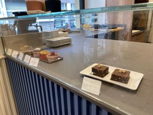 23/07/2023, merenda - panoramica della vetrina 4  at Nepá in Milan