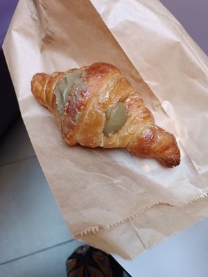 Pistachio Croissant at Nepá in Milan