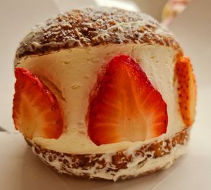 Maritozzo with Chantilly cream and strawberries at Nepá in Milan