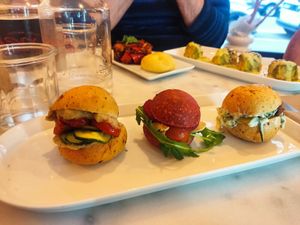 Tri di Bun (babaganoush, hummus, tzatziki) at Nepá in Milan