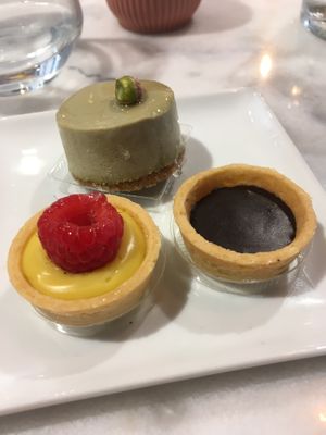 Small pastries  at Nepá in Milan