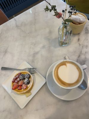 Fruit tart with oat cappuccino   at Nepá in Milan