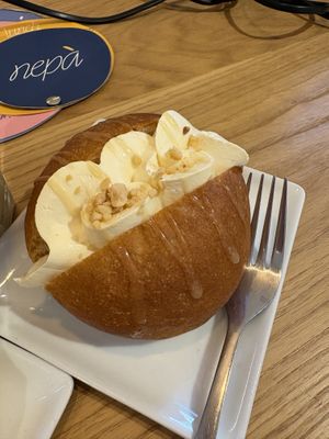 Maritozzo chantilly di caramello salato e arachidi  at Nepá in Milan
