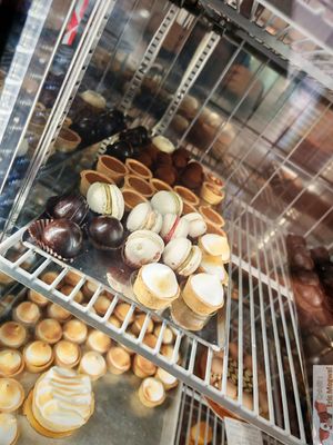 Macarons at Nepá in Milan