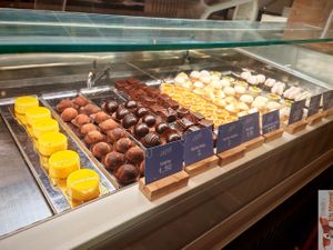 Cakes at Nepá in Milan