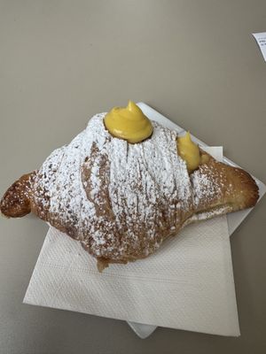 brioche crema pasticceria   at Nepá in Milan