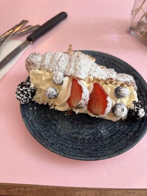 Volevo il maritozzo, ma era finito… e menomale! 😍 perché ho potuto assaggiare questa SQUISITEZZA🤩  at Nepá in Milan