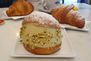Maritozzo Pistacchio and Brioche at Nepá in Milan
