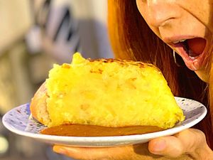 Megapincho de tortilla at Viva Chapata in Madrid