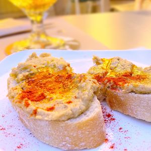 Hummus at Viva Chapata in Madrid