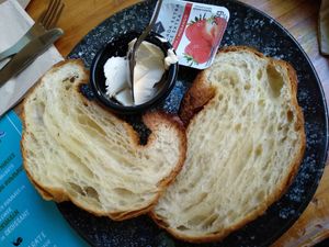 Croissant at Viva Chapata in Madrid