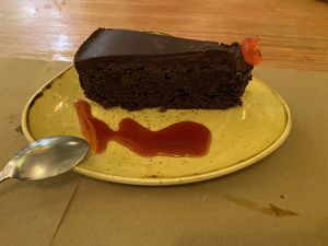 Tarta casera de chocolate y cereza   at Viva Chapata in Madrid