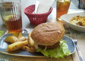 Vegan burguer at Viva Chapata in Madrid