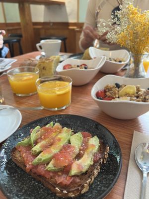 Tostada con aguacate, pincho de tortilla y yogur  at Viva Chapata in Madrid