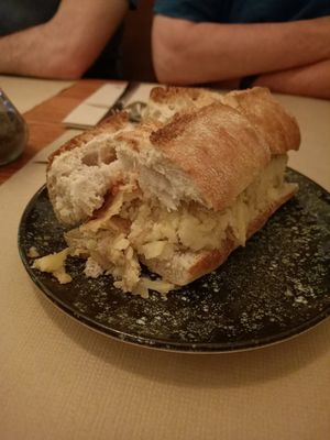 Chapata de tortilla de patatas at Viva Chapata in Madrid