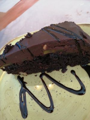 Tarta de aguacate y chocolate at Viva Chapata in Madrid