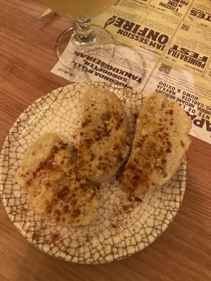 Hummus (tapa de la casa)  at Viva Chapata in Madrid