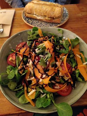 Delicious salad!! at Viva Chapata in Madrid