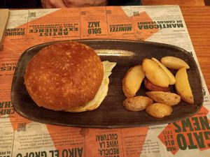 Hamburguesa (menú) at Viva Chapata in Madrid