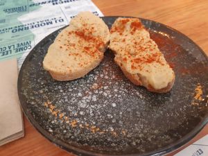 Free tapa / hummus #Veganuary at Viva Chapata in Madrid