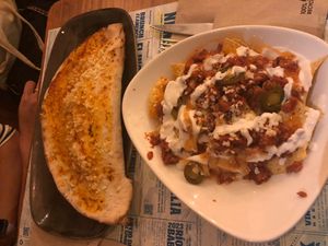 Calzone y nachos  at Viva Chapata in Madrid