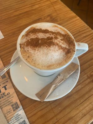 Cappuchino w/ Cinnamon at Viva Chapata in Madrid