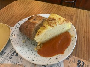 Tortilla w/ light curry sauce and bread at Viva Chapata in Madrid