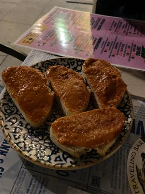 Snacks with our drinks  at Viva Chapata in Madrid