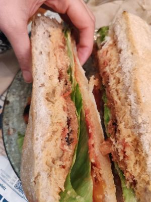 Bocata de carne vegetal at Viva Chapata in Madrid